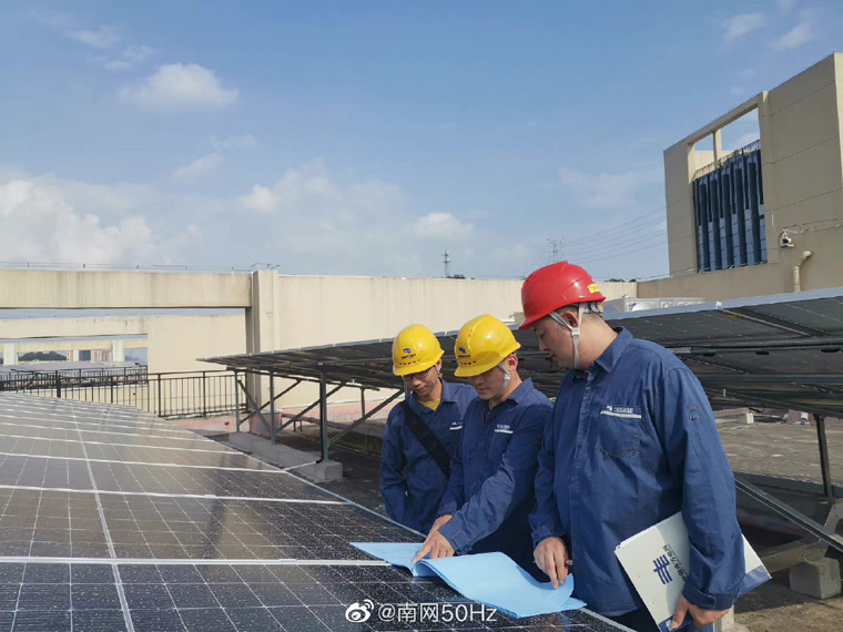 屋頂分布式光伏項目進行驗收及并網送電,為企業(yè)發(fā)展注入“電動力”